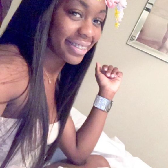 Meet your Posher, Felicia - Picture 1 of 1